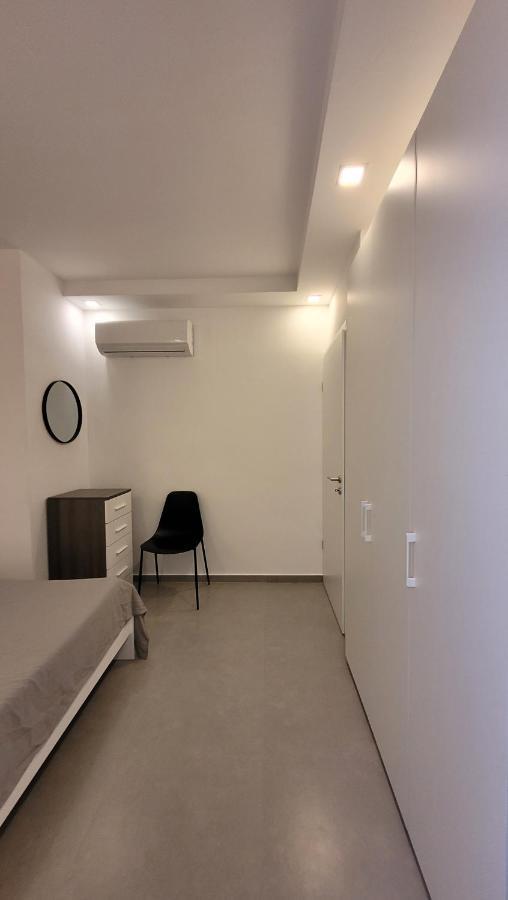 Stylish - Modern - Large Terrace - 2 Bed - 200 M From Sea - Fully Air Con Apartment St. Paul's Bay Exterior photo